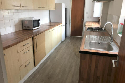3 bed terraced house to rent Donnington Gardens, 