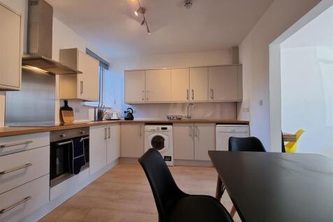 Kitchen2.jpg