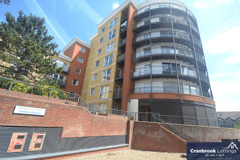 Well-Presented Two-Bedroom Apartment in Royal Cre