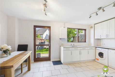 EweMove Estate Agents Basingstoke - Bay Tree Way