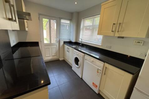 THURLESTONE DRIVE, HAZEL GROVE photo 4