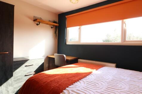 75 Park Road Room 8 1.JPG