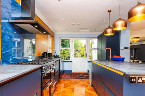 5 bed, 5 bath Detached in Glasgow - Photo 14