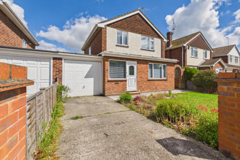 3 bed detached house for sale Campbell Road, Wood