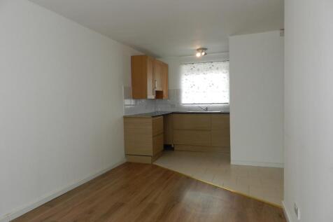Portland Road, NN9 photo 4