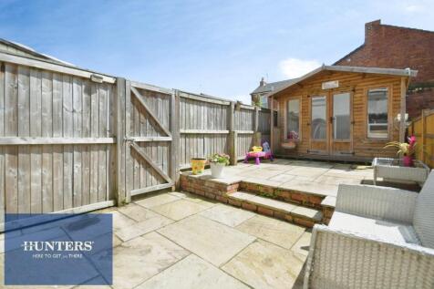 REAR GARDEN 03.jpg