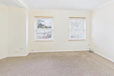 CAM02519G0-PR0356-STILL005