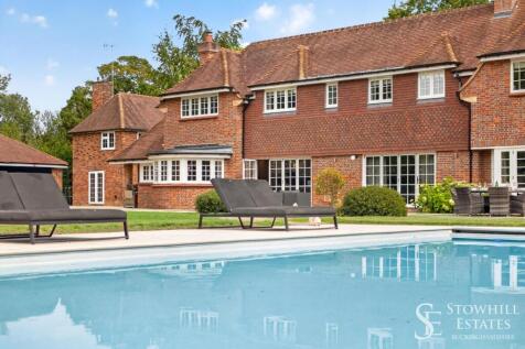 Exterior of house + pool