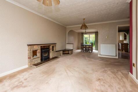 20 Chestnut Drive-Living Room (3).jpg