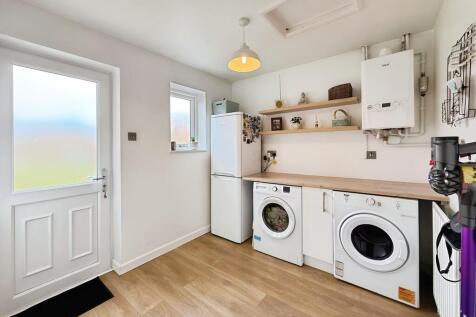 564b0071-WhatsApp...