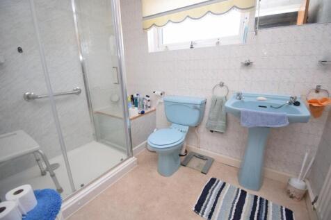 Bathroom.JPG