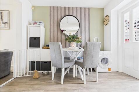 CAM03729G0-PR0099-STILL029