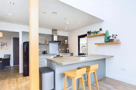 CAM03185G0-PR0082-STILL005