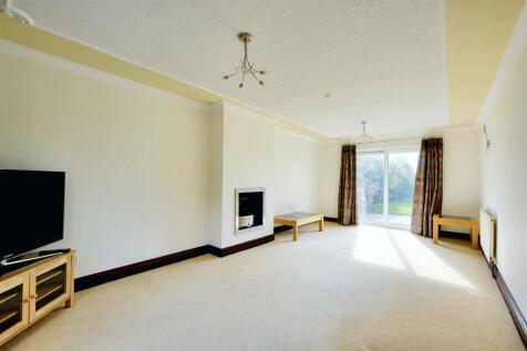 DUAL ASPECT LIVING ROOM