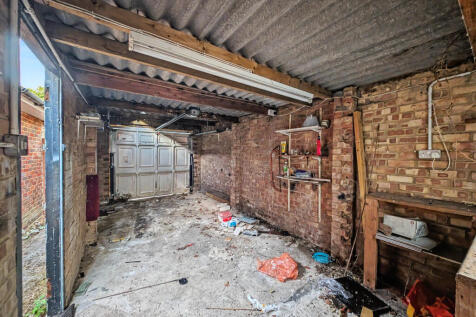 2 Brambledown Road, South Croydon, Surrey, CR2 0BL