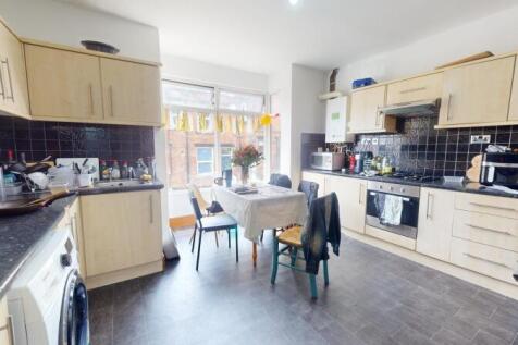 Manor Drive, Hyde Park, Leeds photo 3