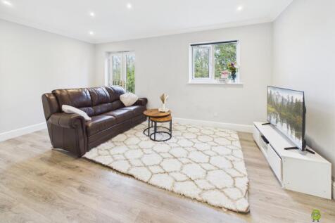  Presented by Clinton at EweMove Bexleyheath and D