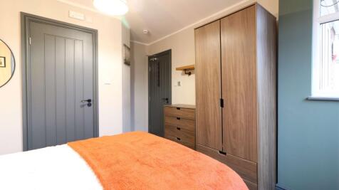 121 Hershal Crescent Room 6 10.JPG