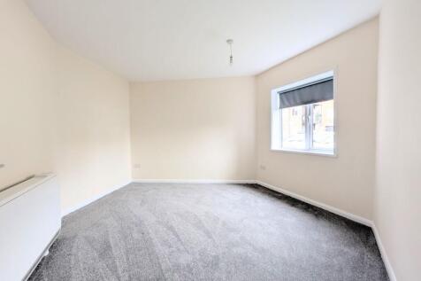 Bishopric, Horsham, RH12 photo 5