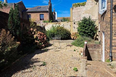 COMMUNAL GARDEN