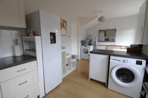 Woodhall Way  Fareham  UNFURNISHED photo 3