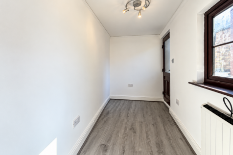 The Bungalow, Bell Lane, Hoddesdon, Hertfordshire photo 5