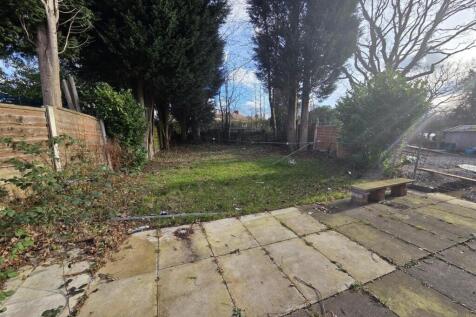 Spacious private garden with patio and lawn...
