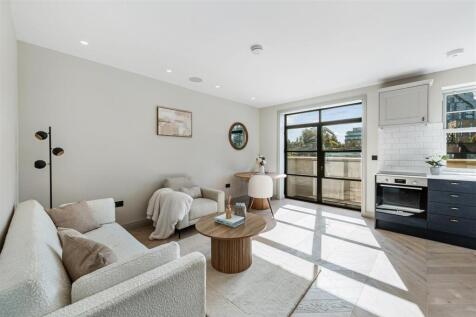 Flat 6, 63 Gordon Road-1.jpg