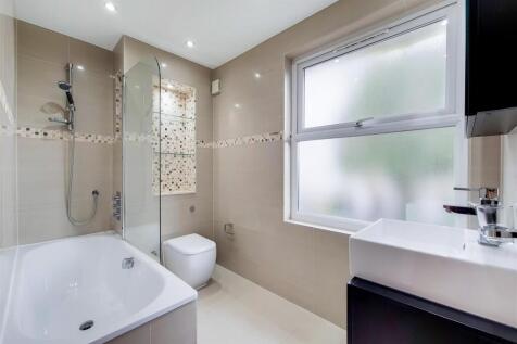 17_Bathroom-0.jpg
