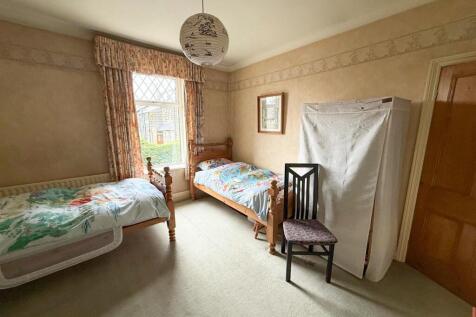 4 bed mid-terrace property, Silsden 16