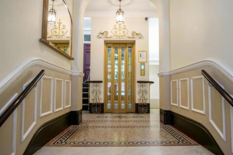 Communal hallway and lift