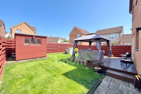 St.Annes Wynd, Erskine garden pic
