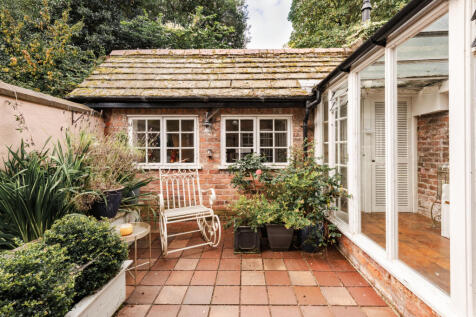 306824 - North Lodge Wirral 3.jpg