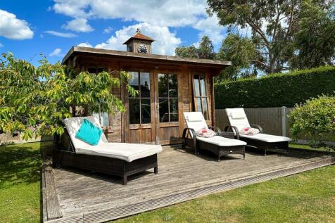 STORAGE SHED &amp; SUMMER HOUSE