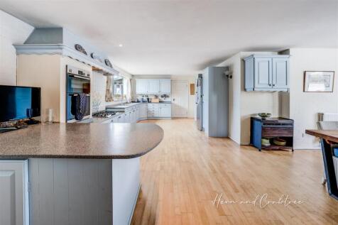 Wellfield Court, Marshfield, HernCrabtree (26).jpg