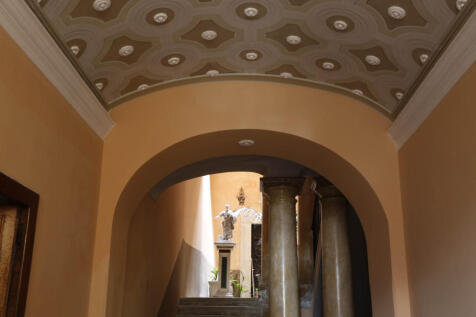 32.Hall ceiling