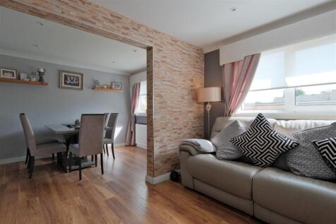 Living Room / Dining