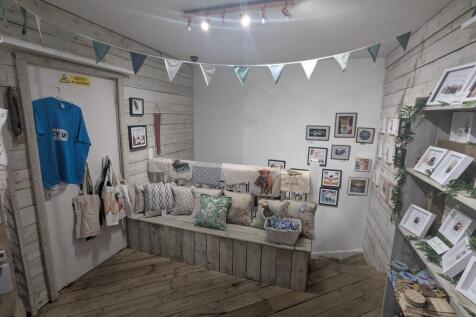 Retail Property (high street) to rent Image 10