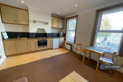 Livingroom/ Kitchen