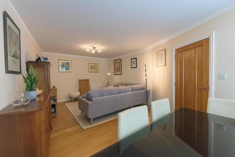 Springfield Park Gates Lounge 1.jpg