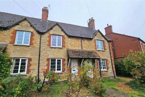 2-bed house on Bridgend, Carlton, £1,200/mo