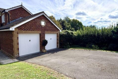 Double Garage &amp; Driveway