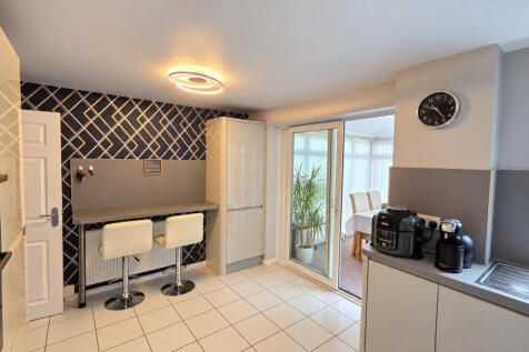 Bishopstone, Bradville, Milton Keynes, MK13 photo 4