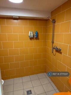 Double Room Ground Floor With Bathroom Next To It 