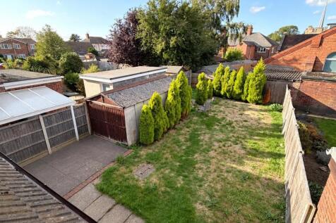 Lovely Rear Garden
