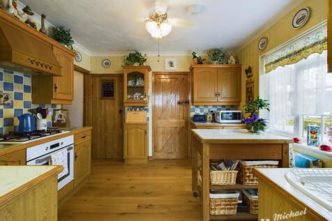 CAM02773G0-PR0132-STILL012