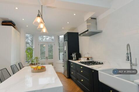Kitchen/ Breakfast Room
