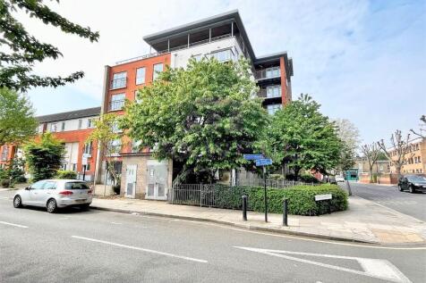 One bed for rent in Bow. E3