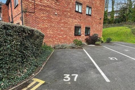 Rear Aspect/Parking