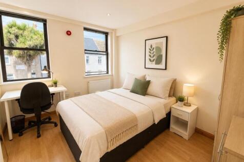 Bedroom 1.jpg